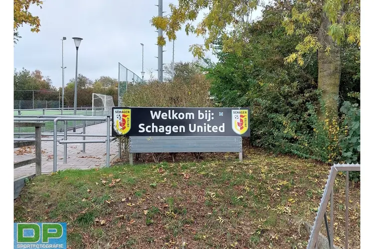 Koploper Schagen United heeft aan één late treffer genoeg