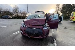 Flinke klap op Andries Dekkerweg in Waarland,wegdeels afgezet