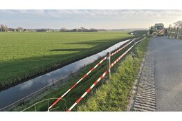 Motorrijder raakt zwaargewond na crash op Westfriese Zeedijk