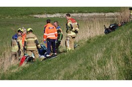 Motorrijder zwaargewond na ongeval op dijk, traumahelikopter geland