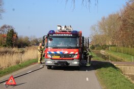 Brandje onder motorkap van auto moeilijk te blussen
