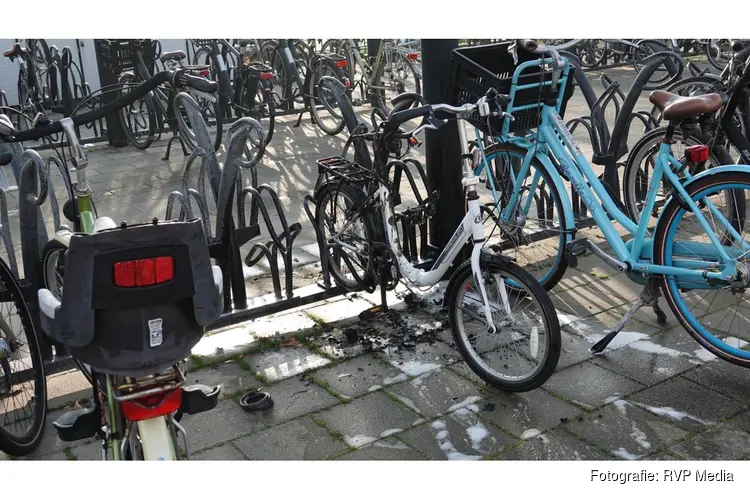 Fiets kort in brand op station Schagen