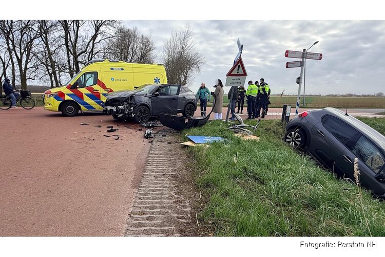 Zwaar ongeval met auto’s en fietser in Schagerbrug