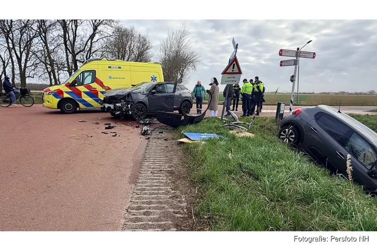 Zwaar ongeval met auto’s en fietser in Schagerbrug