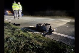 Twee gewonden en veel schade na frontale botsing op N248