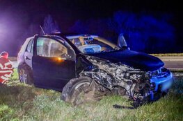 Twee gewonden en veel schade na frontale botsing op N248