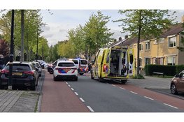 Twee motorrijders botsen in Schagen