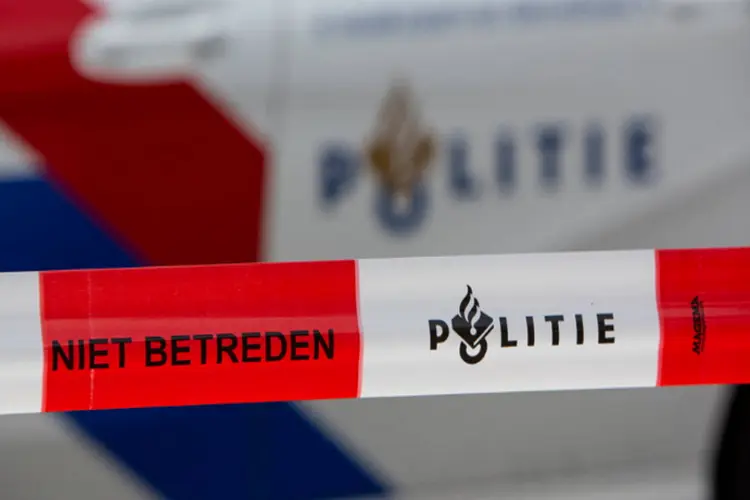 Onderzoek na vondst overleden persoon langs N9 bij 't Zand