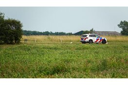 Onderzoek na vondst overleden persoon langs N9 bij 't Zand