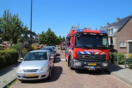 Schuur van woning vliegt in brand in Schagen