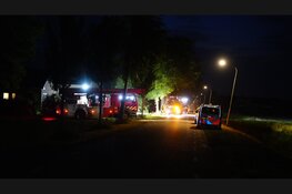 Heftruck vliegt in brand bij agrarisch bedrijf in Waarland
