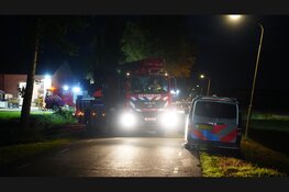 Heftruck vliegt in brand bij agrarisch bedrijf in Waarland