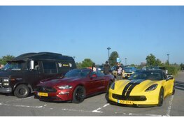 Autoliefhebbers treffen elkaar bij Strand van Luna tijdens Night Cruise Heerhugowaard