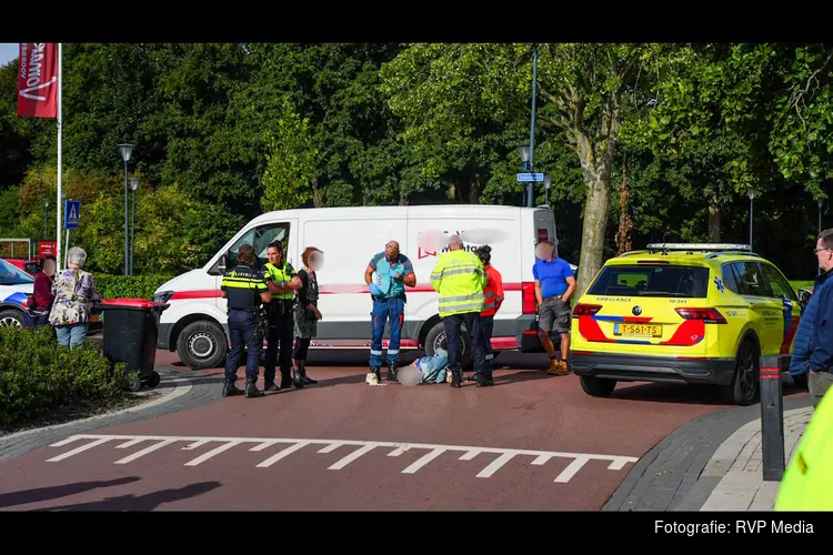 Vrouw op fiets gewond na aanrijding met auto in Nieuwe Niedorp