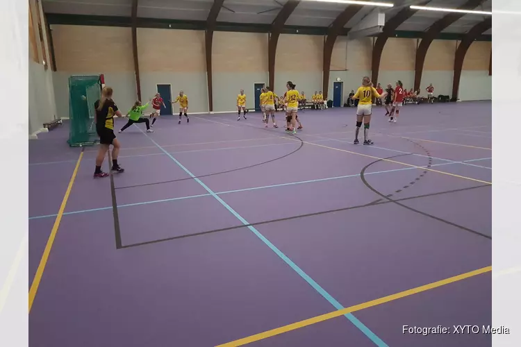 Hollandia T ziet voorsprong in rook opgaan