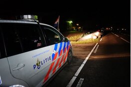 Auto in greppel aan Stolperweg