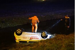 Auto te water in Oudkarspel