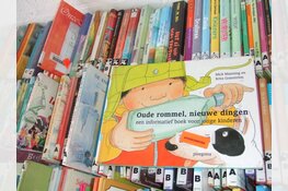 Boekverkoop in bibliotheek Tuitjenhorn