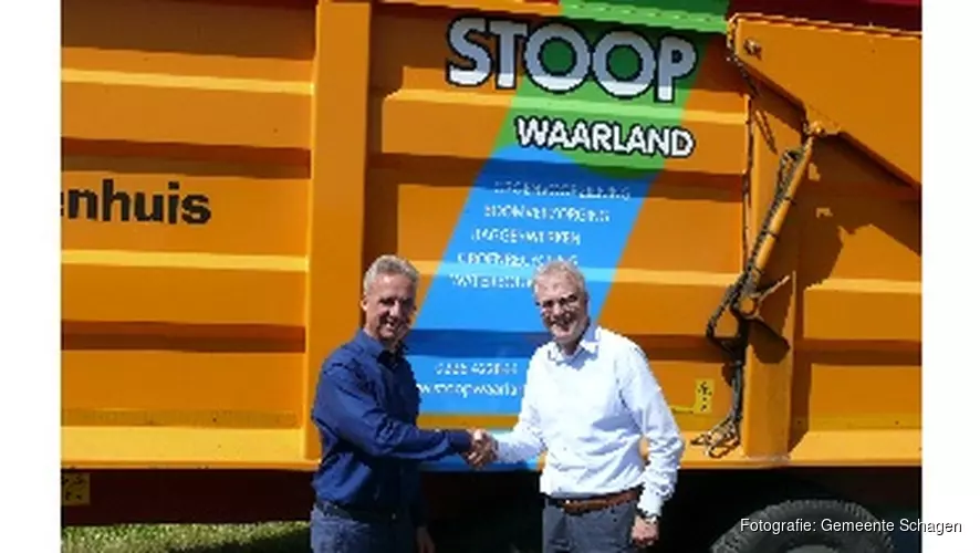Ondertekening figuurlijk &#39;maaicontract&#39; gemeente Schagen