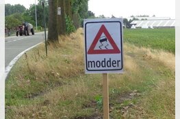 Slipgevaar door klei op de weg, want de kool wordt weer geoogst