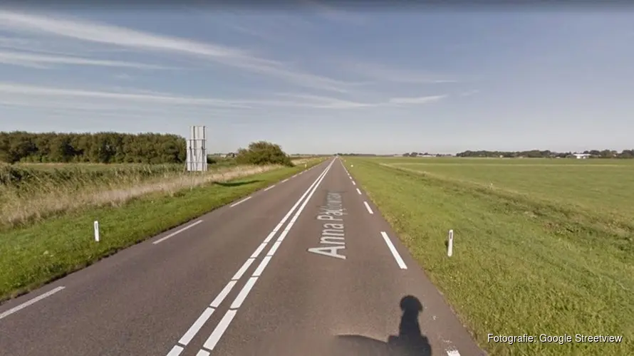 Levensgevaarlijk: fietser ligt laveloos midden op N249