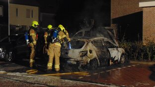 Auto door brand verwoest in 't Veld