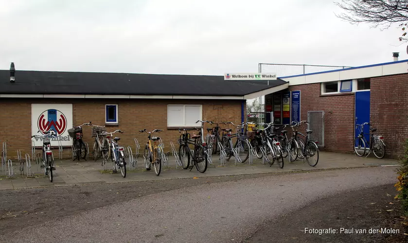 Meisjesvoetbalwedstrijd escaleert in Winkel: "Supporters gingen het veld op"