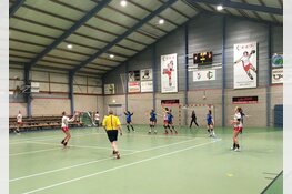 JuRo Unirek/VZV 2 slaat aanval van Zeeburg af